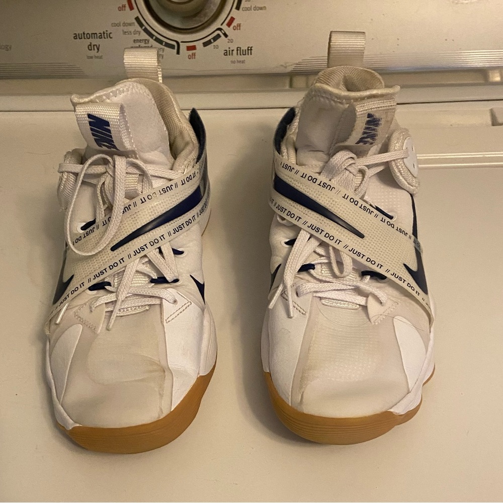 Nike Hyperset Athletic Shoes